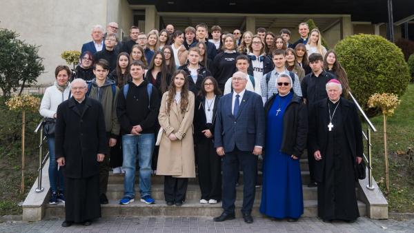 394572bf 7fb1 41a2 9b5c caeea6f24aa5