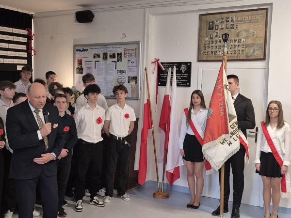 105ae06e f8d0 4c76 9e58 31237093c467