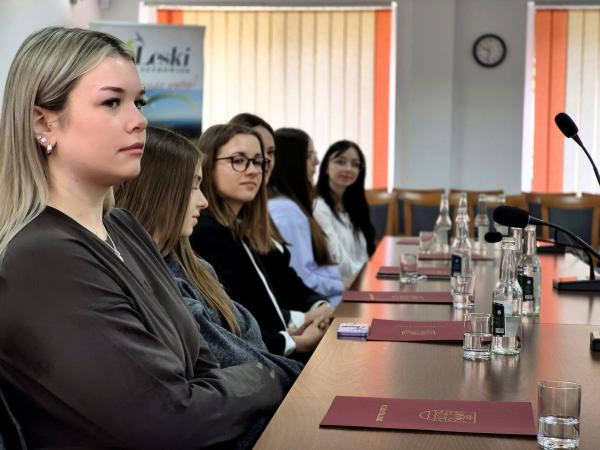 655762383 1231394045832768 7457997696095576893 n