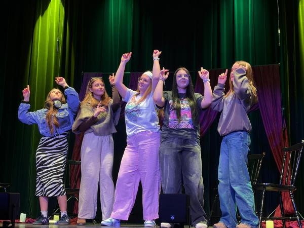 7d723f63 6565 4de6 8f3d 00e867a54639